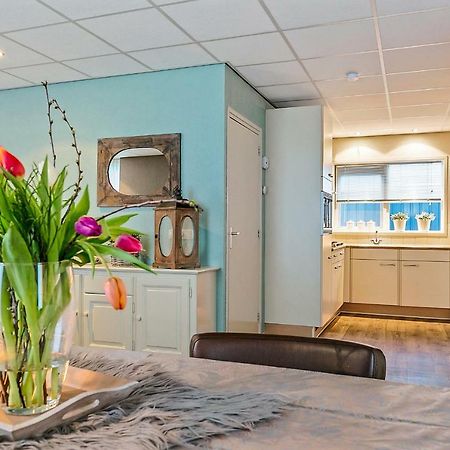 Sfeervol 6 Persoons Appartement - Van Alle Gemakken Voorzien! Bakkeveen Luaran gambar