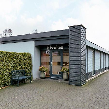 Sfeervol 6 Persoons Appartement - Van Alle Gemakken Voorzien! Bakkeveen Luaran gambar