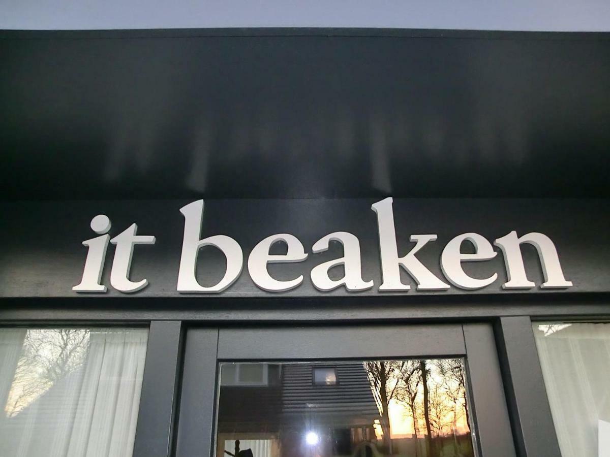 Sfeervol 6 Persoons Appartement - Van Alle Gemakken Voorzien! Bakkeveen Luaran gambar