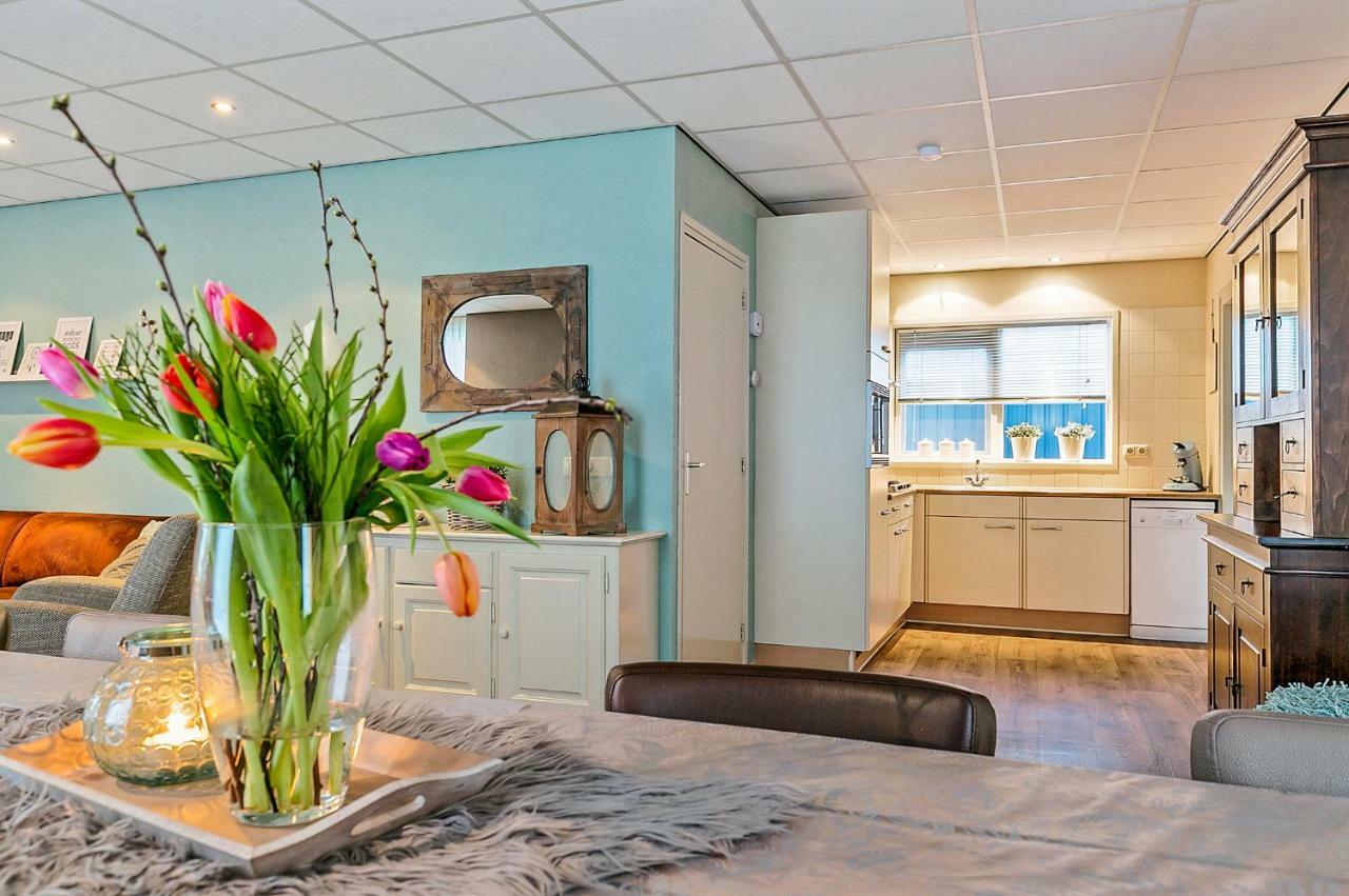 Sfeervol 6 Persoons Appartement - Van Alle Gemakken Voorzien! Bakkeveen Luaran gambar
