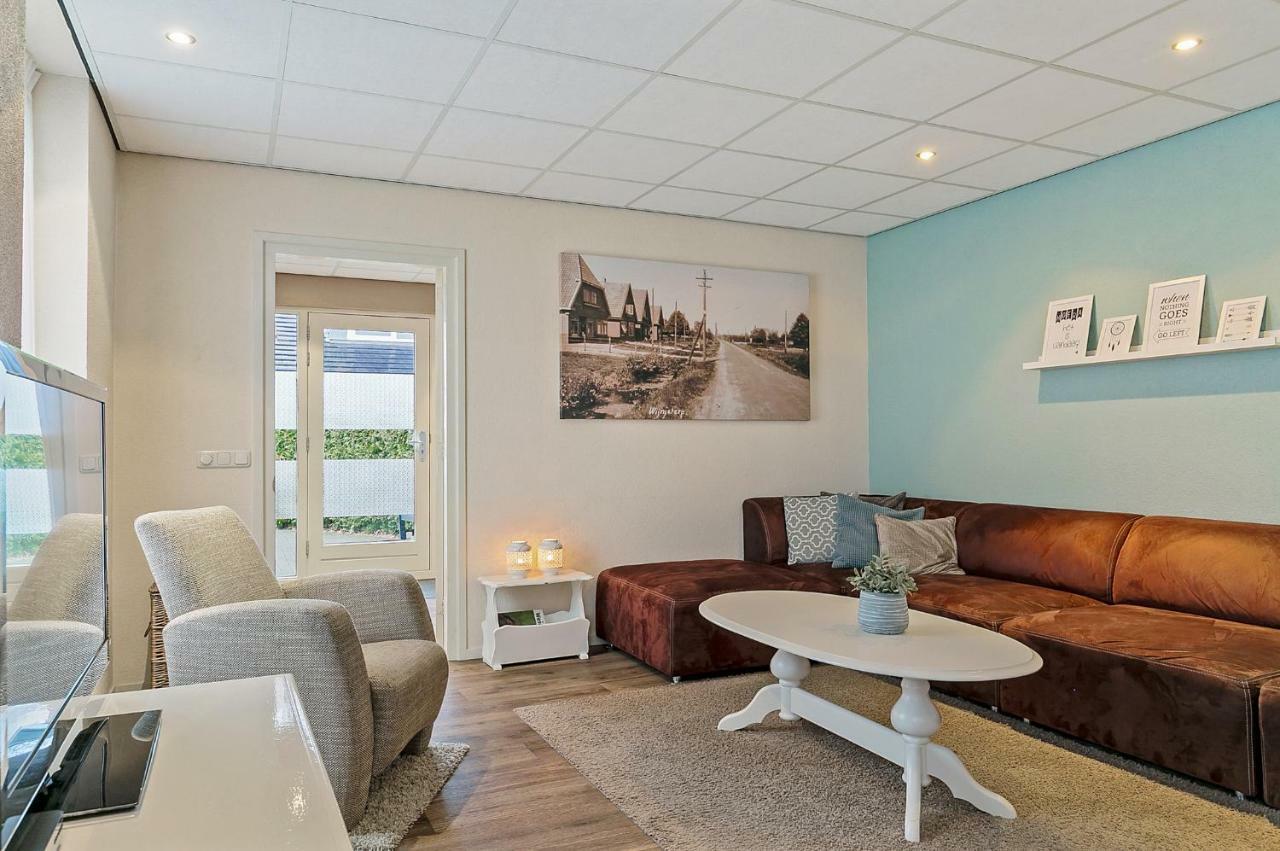 Sfeervol 6 Persoons Appartement - Van Alle Gemakken Voorzien! Bakkeveen Luaran gambar