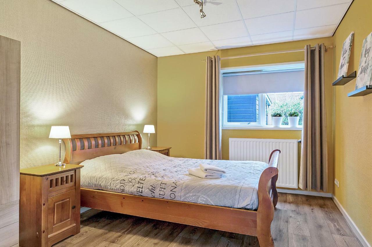 Sfeervol 6 Persoons Appartement - Van Alle Gemakken Voorzien! Bakkeveen Luaran gambar