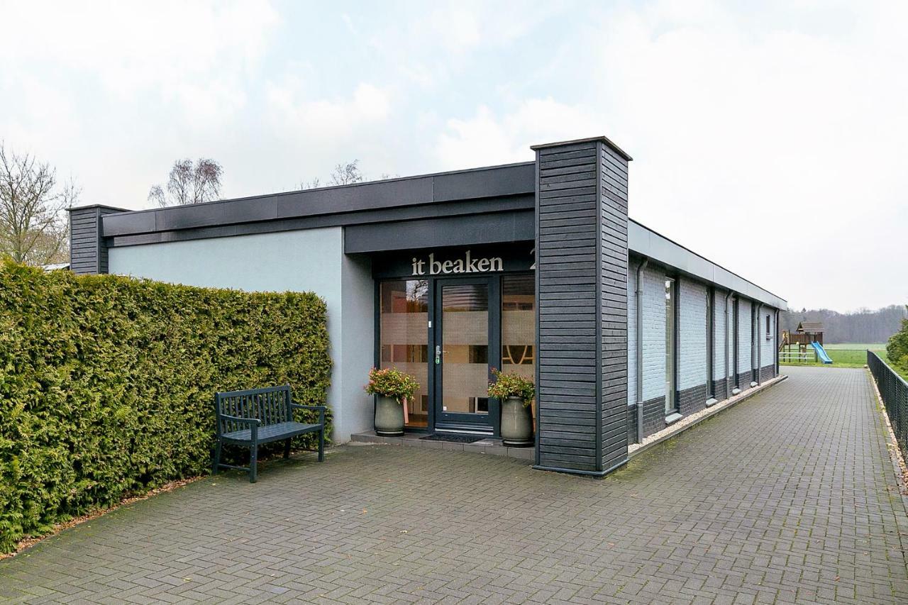 Sfeervol 6 Persoons Appartement - Van Alle Gemakken Voorzien! Bakkeveen Luaran gambar
